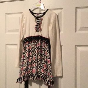 Girls tunic. White and floral